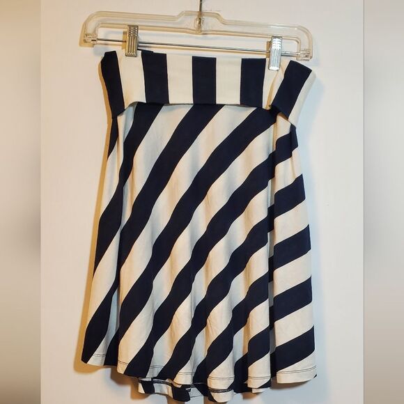 3 For $35 Small GAP Navy and White Striped Skater Skirt - Picture 1 of 5